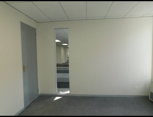 2,001M² OFFICE TO LET IN ROSEBANK